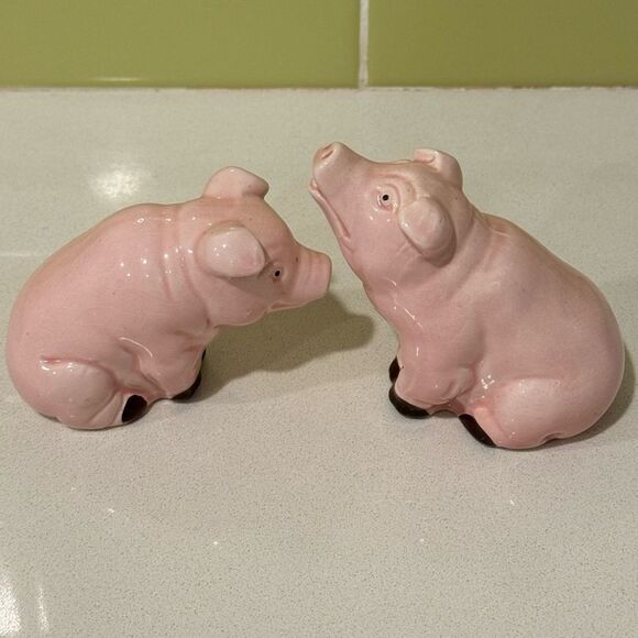 Vintage Pig Salt and Pepper Shakers Made in Taiwan - Picture 5 of 6